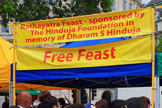 UK, LONDON, Hare Krishna, Rathayatra Festival, Free Feast banner at Trafalgar Square, UK30215JPL A 558