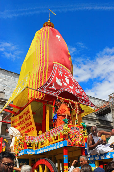 UK, LONDON, Hare Krishna, Rathayatra Festival, chariot at Trafalgar Square, UK30261JPL A 370