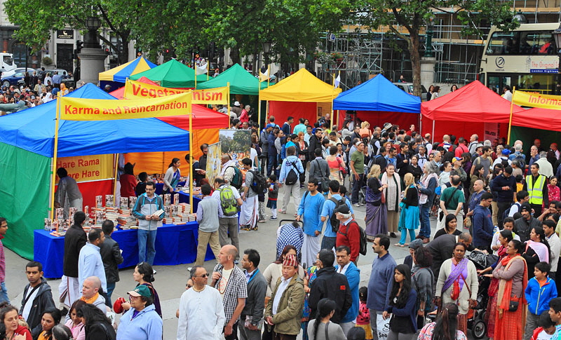 UK, LONDON, Hare Krishna, Rathayatra Festival, devotees gathered at Trafalgar square, UK30637JPL A 800