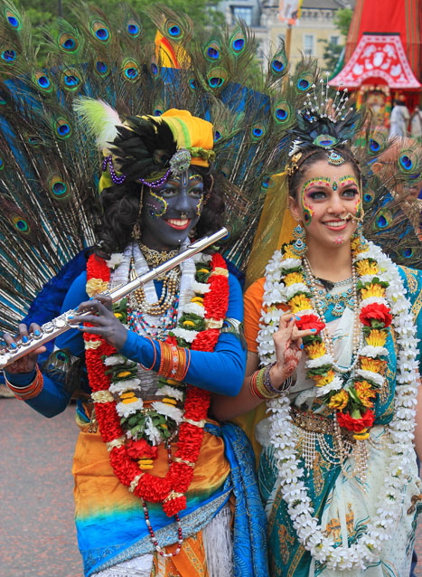 UK, LONDON, Hare Krishna, Rathayatra Festival, girls dressed as a deities, UK30683JPL A 700 deep