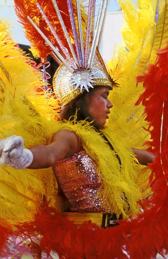 UK, LONDON, Notting Hill Carnival, costumed dancer in parade, UK4834JPL A 350 wide