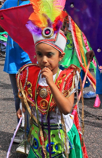 UK, LONDON, Notting Hill Carnival, parade, UK25182JPL A 350 wide