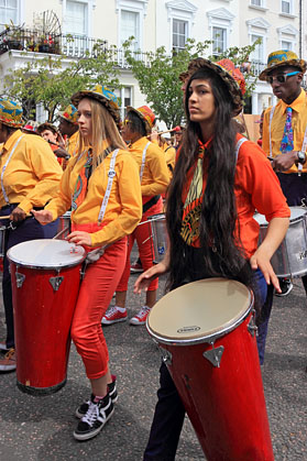 UK, LONDON, Notting Hill Carnival, parade, bands playing, UK25189JPL A 419 deep
