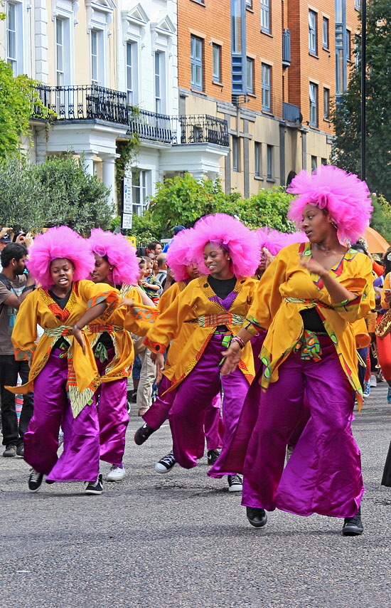 UK, LONDON, Notting Hill Carnival, parade, costumed dancers, UK25166JPL 4000 A 550