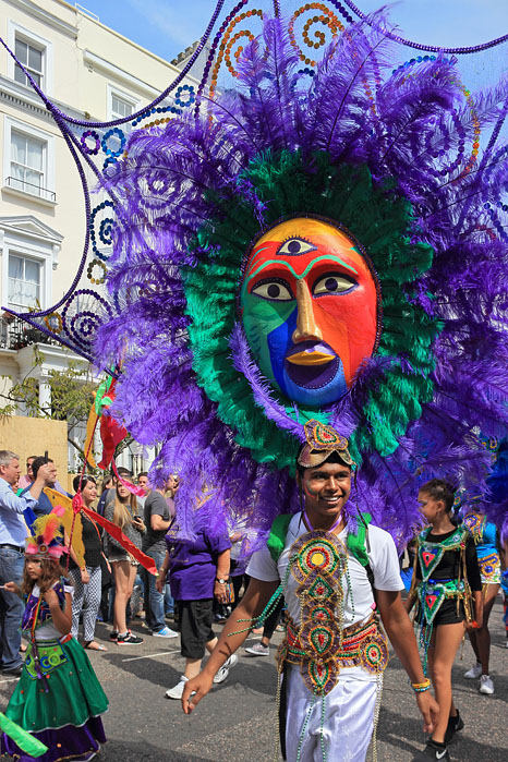 UK, LONDON, Notting Hill Carnival, parade, participant in colourful costume, UK41279JPL A 466 wide