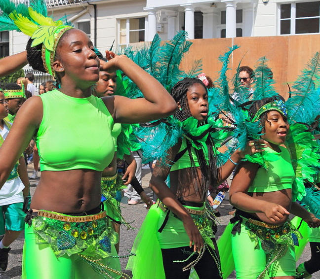 UK, LONDON, Notting Hill Carnival, parade, participants in colourful costume, UK41283JPL A 567 deep