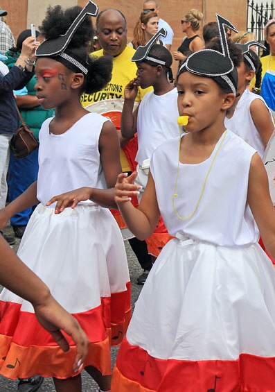 UK, LONDON, Notting Hill Carnival, parade, participants in costume, UK41295JPL 4000 A  400 wide