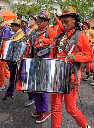 UK, LONDON, Notting Hill Carnival, parade, steel bands playing, UK25193JPL A 400