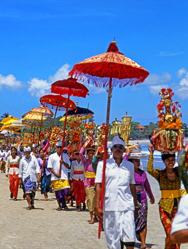 Indonesia, BALI, Kuta Beach, Melasti Festival procession, BAL610JPL A 375