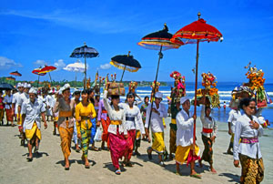 Indonesia, BALI, Kuta Beach, Melasti Festival procession, BAL684JPL A 300