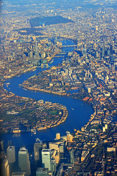 Emirates, A380, Business Class, view over London, Dubai to London (from Hong Kong), 4000 A 395 wide