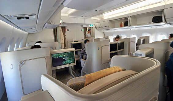 Asiana Airlines, Airbus A350, Business Smartium cabin A 565