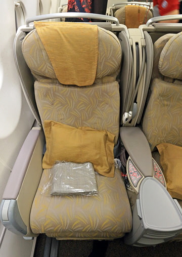 Asiana Airlines, Airbus A330, Business Class, seat, Phuket to Seoul,  A 540 deep