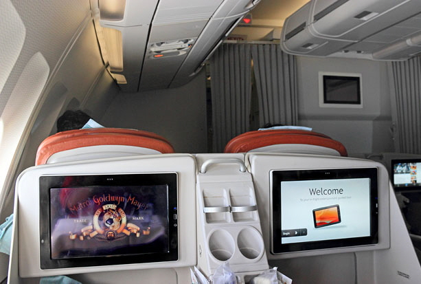 Sri Lankan Airlines, Airbus A330, Business Class, IFE, Colombo to London, 3000 IFE A 413 deep