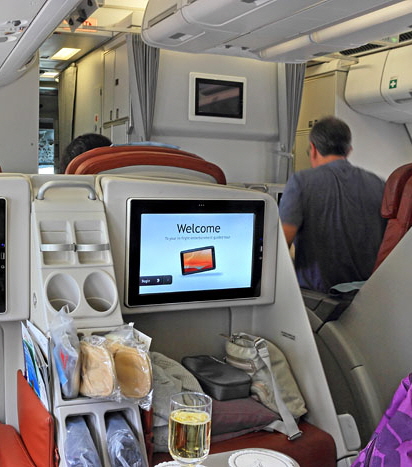 Sri Lankan Airlines, Airbus A330, Business Class cabin, Colombo to London,,  4000 A 467 deep