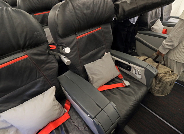 Turkish Airlines, Airbus A320, Business Class seats, London to Istanbul, 700