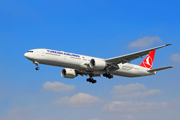 UK, LONDON, Heathrow Airport, landings, Turkish Airlines, Boeing 777-300 aircraft, UK32025JPL 600