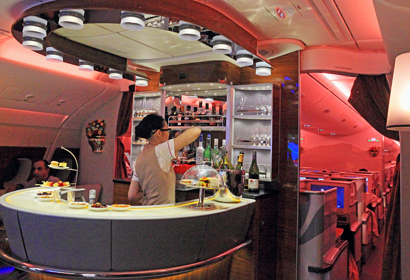 Emirates, A380, Business Class, lounge bar, Hong Kong to Dubai, A 800