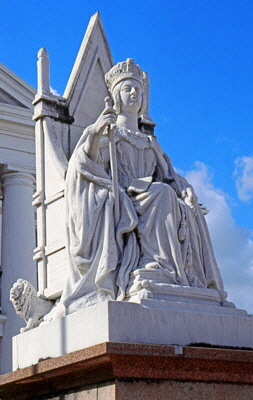 Nassau, Queen Victoria statue, BAH485JPLA  400 deep