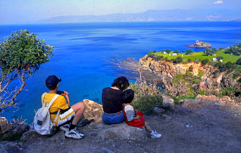CYPRUS, Akamas area, family and coastal scenery, CYP277JPL A 800