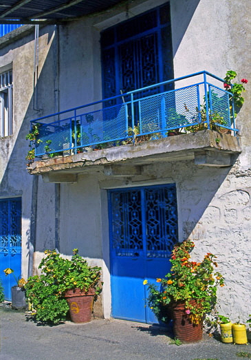 CYPRUS, Paphos area villages, KATHIKAS, typical blue and white houses, CYP434JPL A 365