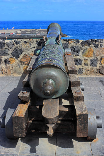 Canary Islands, TENERIFE, Puerto de la Cruz, El Castillo San Felipe, battery, canon, SPN1552JPL 533 deep