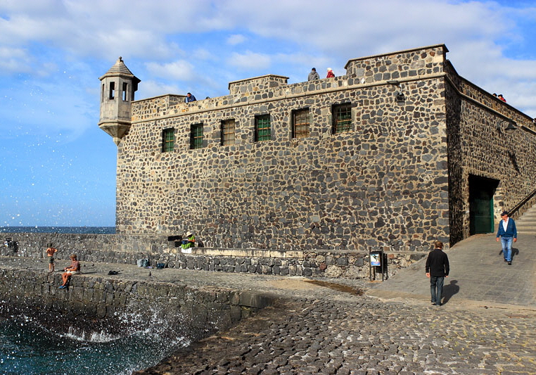 Canary Islands, TENERIFE, Puerto de la Cruz, El Castillo San Felipe (fort), SPN1541JPL  800