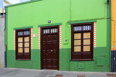 Canary Islands, TENERIFE, Puerto de la Cruz, old town area, street art, house front, SPN1706JPL 370