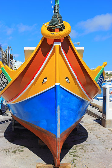 MALTA, Marsaxlokk, fishing village, colourful fishing boat (Luzzu), MLT1047JPL 370