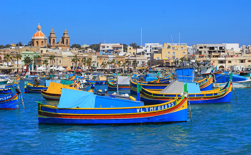 MALTA, Marsaxlokk, fishing village and boats (Luzzus), MLT1038JPL 800