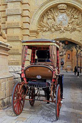 MALTA, Mdina, horse drawn carriage entering through main gateway, MLT1029JPL 400 deep