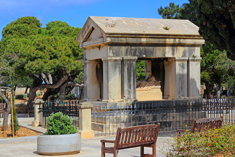 MALTA, Valletta, Hastings Gardens, and Lord Hastings monument, MLT916JPL 800