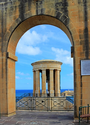 MALTA, Valletta, Seige Bell War Memorial, view from Lower Barrakka Gardens, MLT841JPL 365