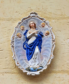 MALTA, Valletta, traditional ceramic religious plaque, on house wall, MLT993JPL 230