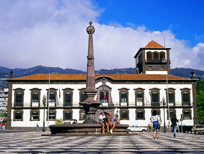 MADEIRA, Funchal, Town Hall Square and Town Hall (Camera Municipal), MAD1040JPL A  700