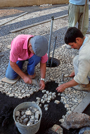 MADEIRA, Funchal, workmen Mosaic paving, town pavements, MAD1007JPL  A  518 deep