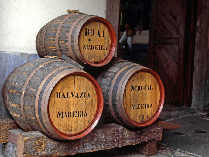 MADEIRA, Madeira Wine barrels, Boal (semi-sweet), Malvazia (sweet) and Sercial (dry), MAD1010JPL  A  700