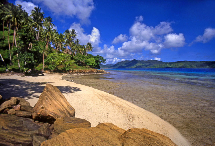 FIJI, Taveuni, Matagi (Matangi) Island, beach and coastal view, FIJ101JPL A 750
