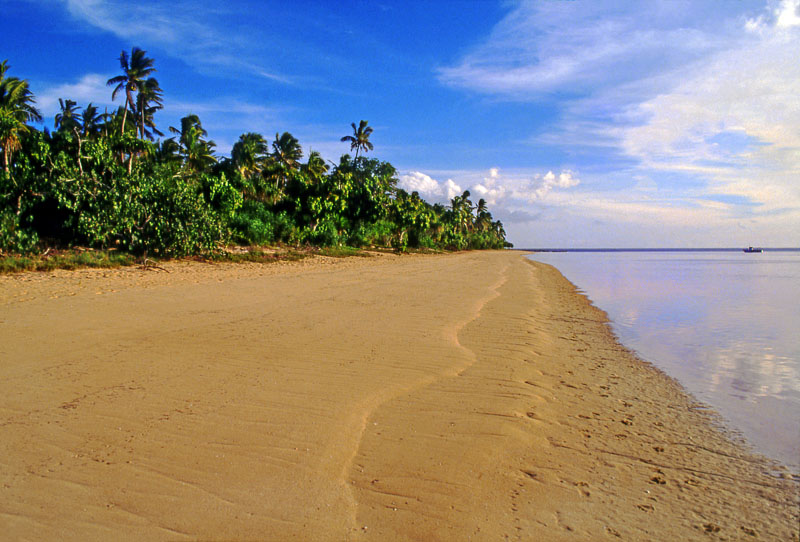 TONGA, Atata Island, beach A 800