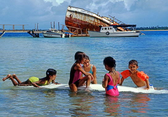 TONGA, Pangaimotu, children playing in the sea, TON209JPL A 600
