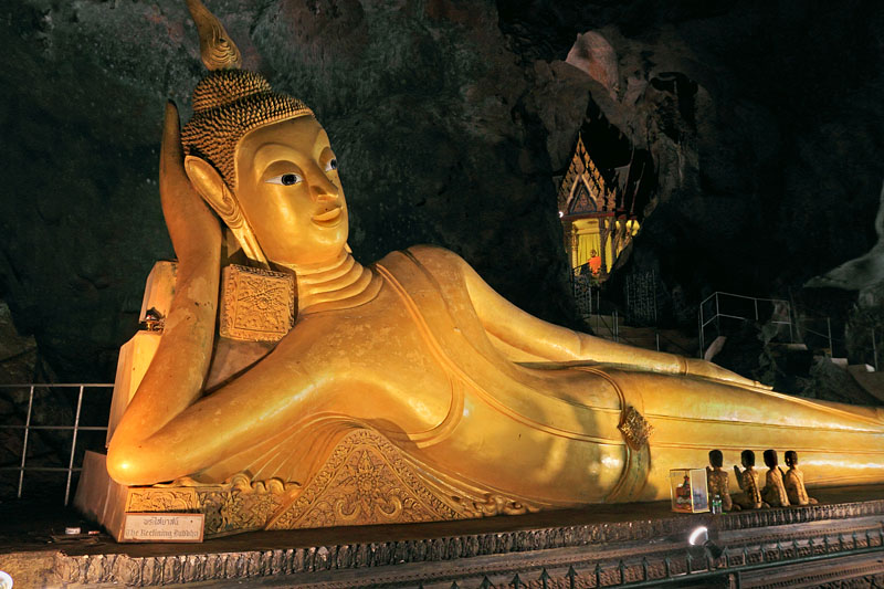 THAILAND, Phang Nga Province, KHAO LAK, Wat Suwan Khuha cave temple, reclining Buddha, THA4346JPL A 800