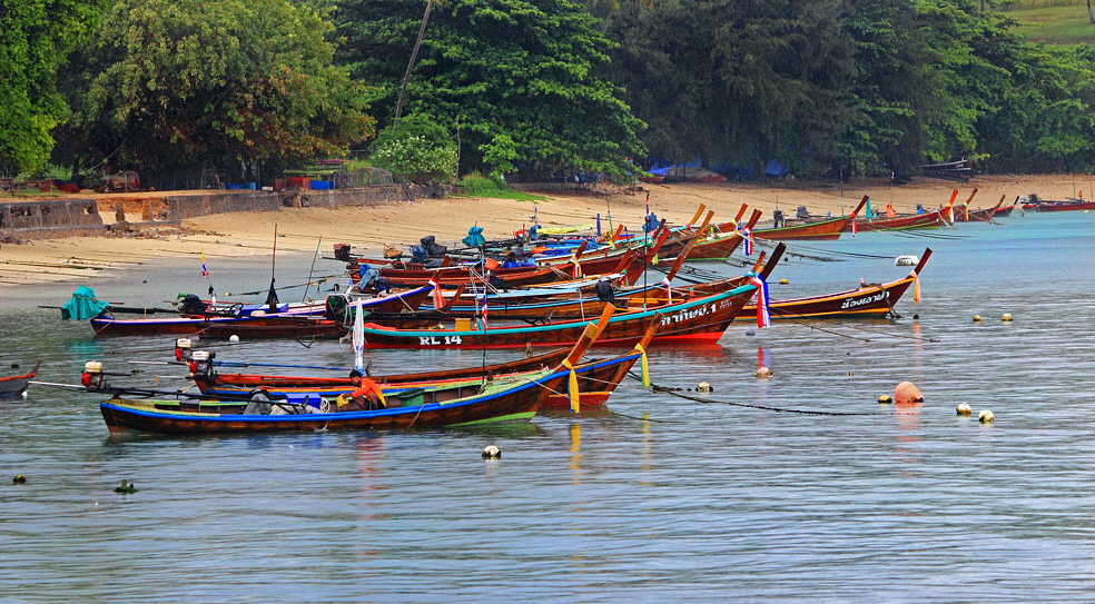 Thailand, PHUKET, Rawai, fishing village, beach and fishing boats, THA3983JPL A 984