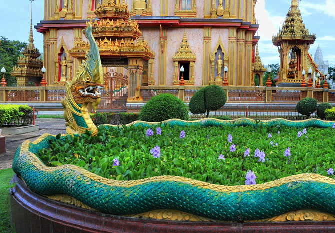 Thailand, PHUKET, Wat Chalong, temple site, Naga (serpent statue), THA3939JPL A 467 deep