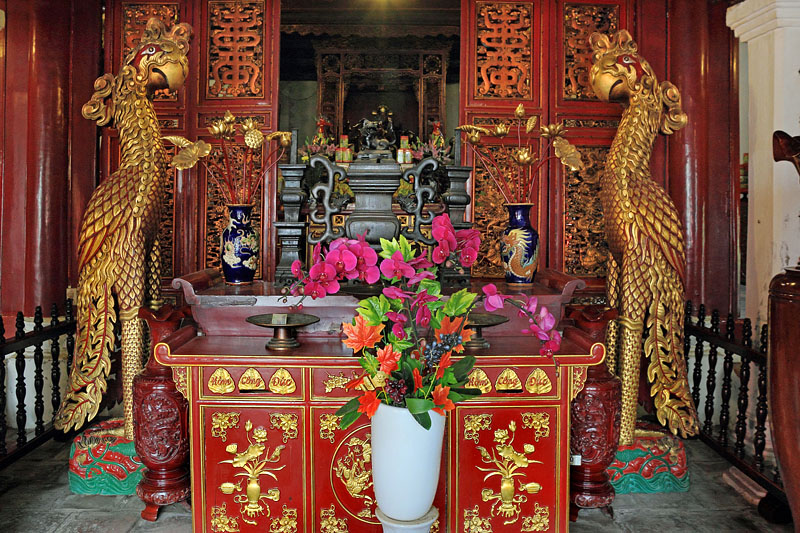 Vietnam, HANOI, Hoan Keim Lake, Ngoc Son Temple, shrine room, VT1589JPL A 800