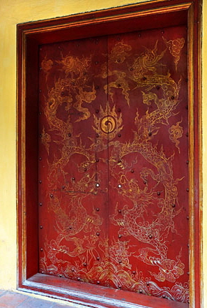 Vietnam, HANOI, Old Quarter, Bach Ma Temple, elaborate entrance door, VT1419JPL A 300