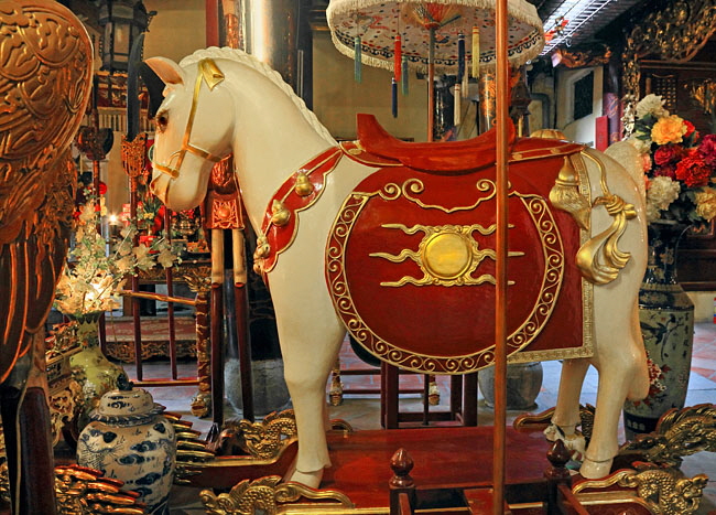 Vietnam, HANOI, Old Quarter, Bach Ma Temple, white horse statue, VT1416JPL A 700