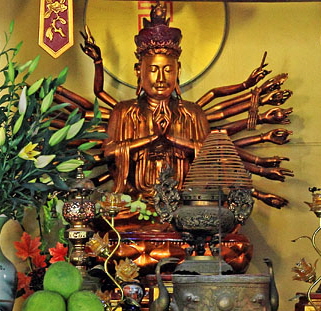 Vietnam, HANOI, Old Quarter, Chua Quan Su Temple, shrine rooms, VT1434JPL A 400
