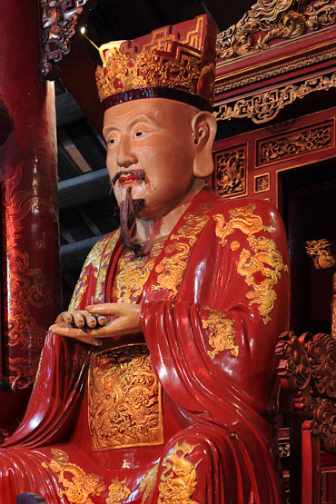 Vietnam, HANOI, Temple of Literature, Altar to Confucius and statue, VT844JPL A 370