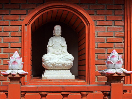 Vietnam, HANOI, Tran Quoc Pagoda, oldest Buddhist temple, Buddha image, VT1007JPL A 345 deep