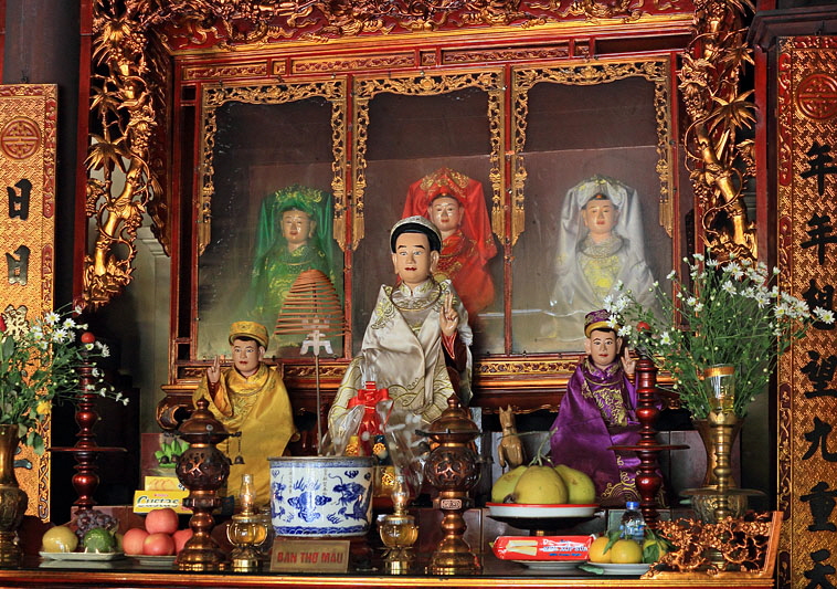 Vietnam, HANOI, Tran Quoc Pagoda, oldest Buddhist temple, shrine rooms, VT1010JPL A 800